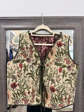 Floral Tapestry Lace-Up Vest - Cream & Green